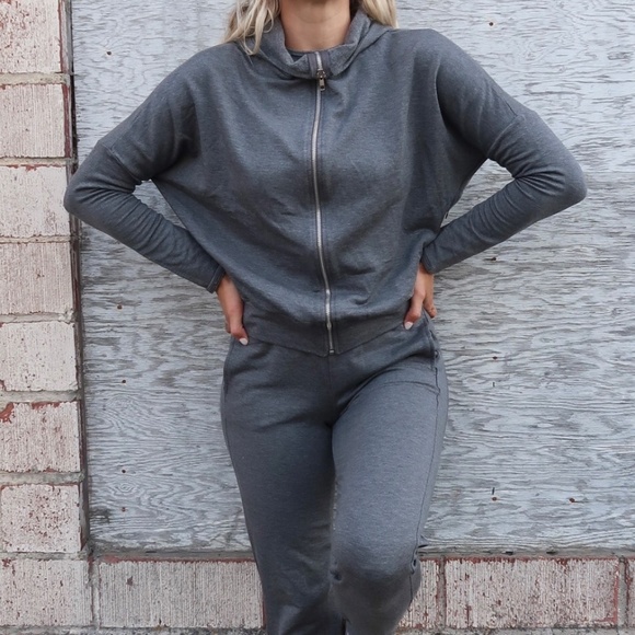 Cloud Soft Tencel ZipUp Hoodie with Batwing Sleeves - Picture 5 of 10